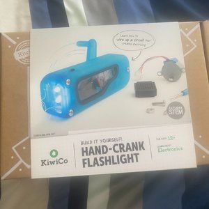 KiwiCo Hand Crank Flashlight